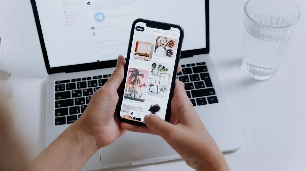What Is Cell Phone Addiction? What Is Cell Phone Addiction?