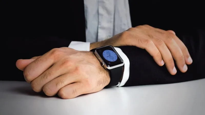 How to Read Someone's iMessages from Apple Watch How to Read Someone's iMessages from Apple Watch